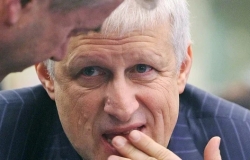 Фурсенко предложил решение по запрету смартфонов в школах