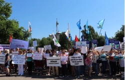 В Государственной думе хотят наказывать за привлечение детей к митингам
