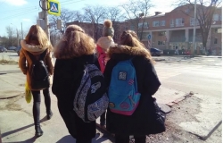 Школьников с высокой температурой начнут определять на входе