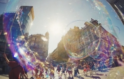 Школьникам посоветовали больше гулять во время каникул