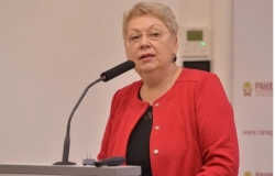 Васильева просит родителей не разговаривать о педагогах внутри семьи