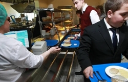 Исследование: только 20% подмосковных школьников нравится еда в столовых